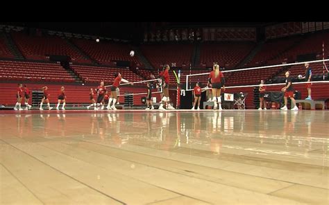 Nebraska volleyball team faces harsh criticism after loss, takes to ...